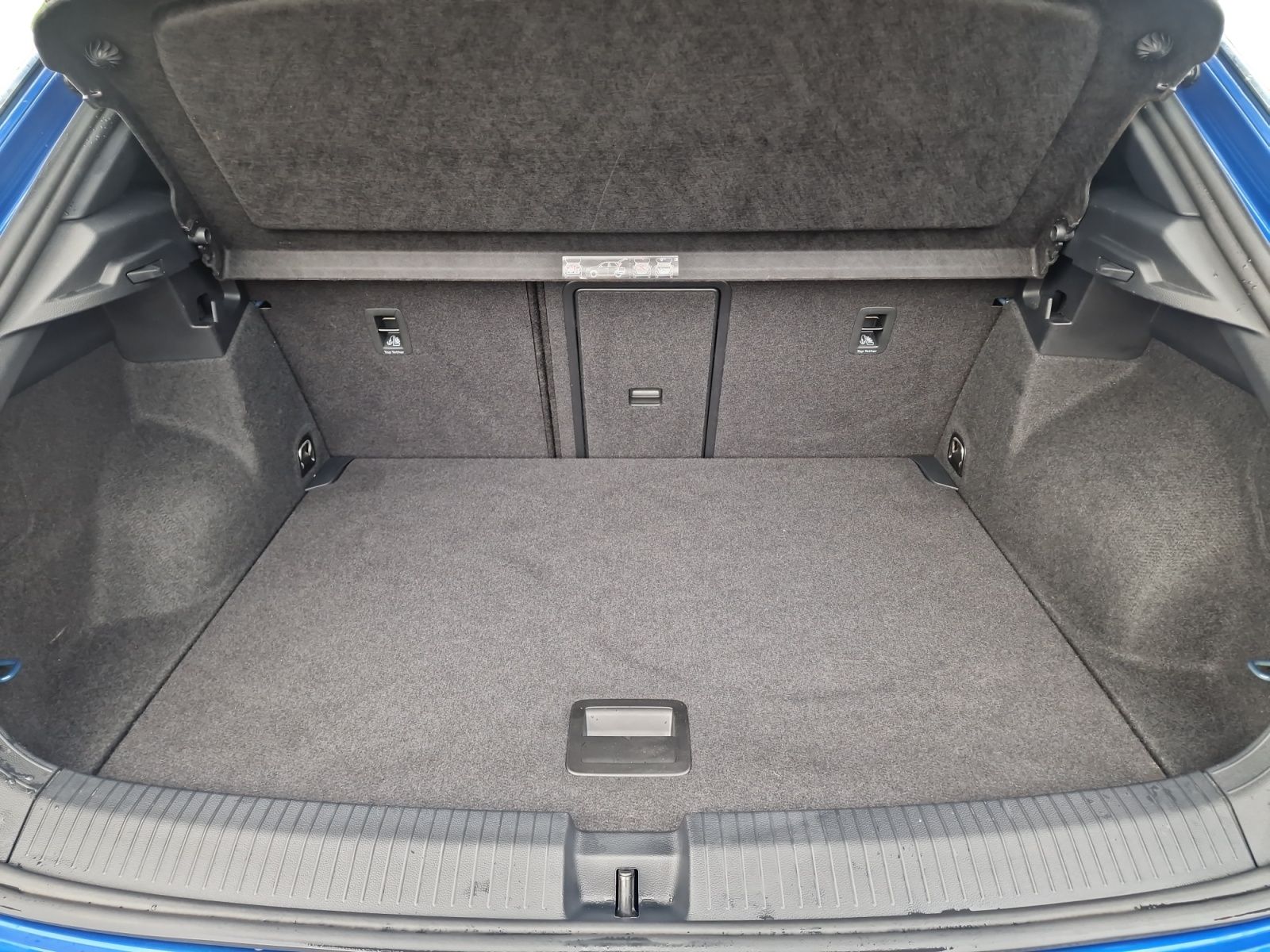 Volkswagen T-Roc 1.5 TSI Sport - Samsaru's Car Outlet