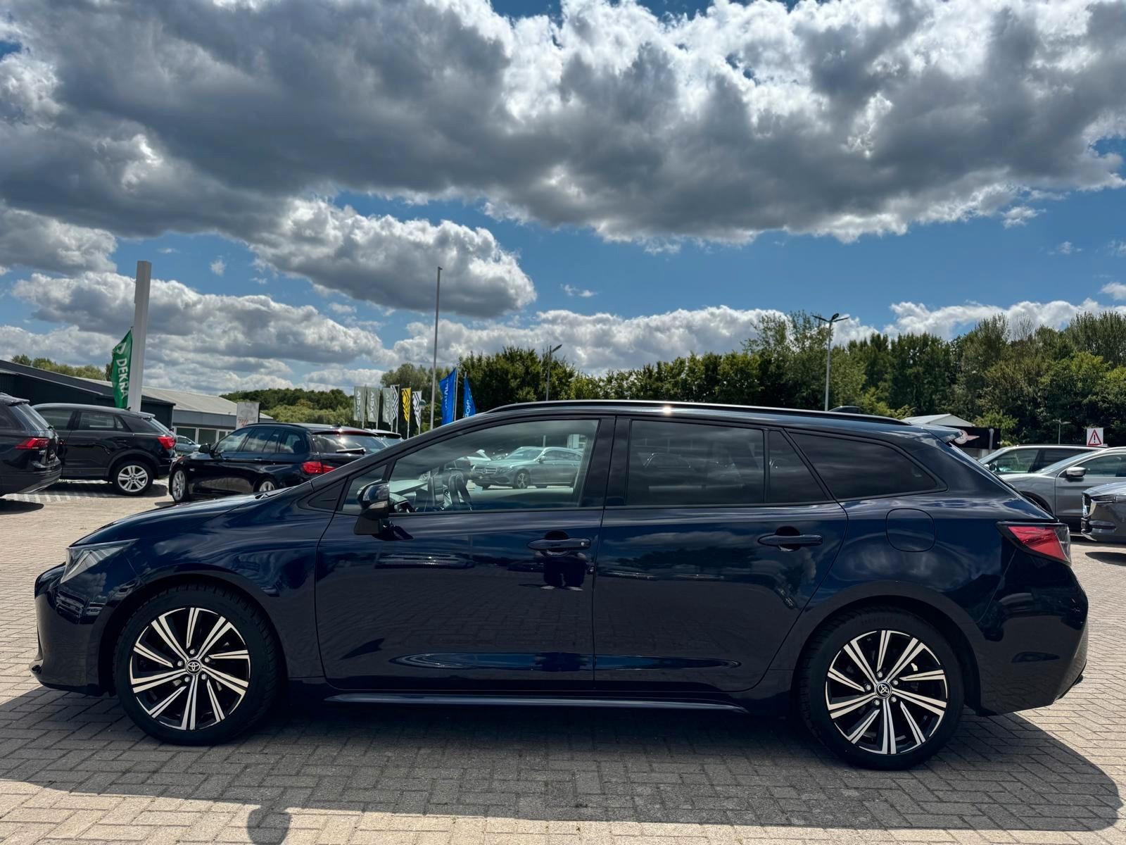 Toyota Corolla 1.8 Touring Sports Hybrid - Samsaru's Car Outlet