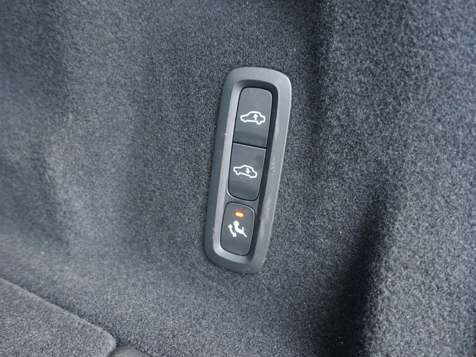 Volvo XC60 Plus B5 AWD Mild-Hybrid/Dark/FourC/AHK/H&K