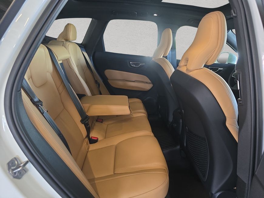 Volvo XC60 T6 AWD Recharge - Samsaru's Car Outlet