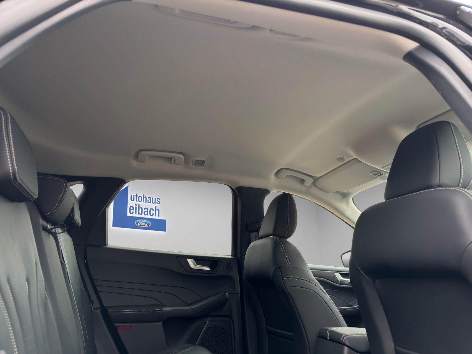 Ford Kuga Plug-In Hybrid Vignale - Samsaru's Car Outlet
