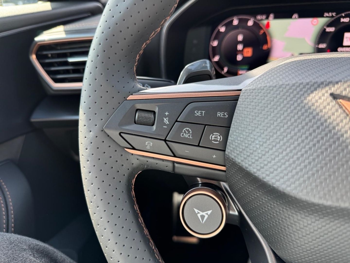 Cupra Formentor 1.5 e-Hybrid VZ AHK Matrix Sennheiser