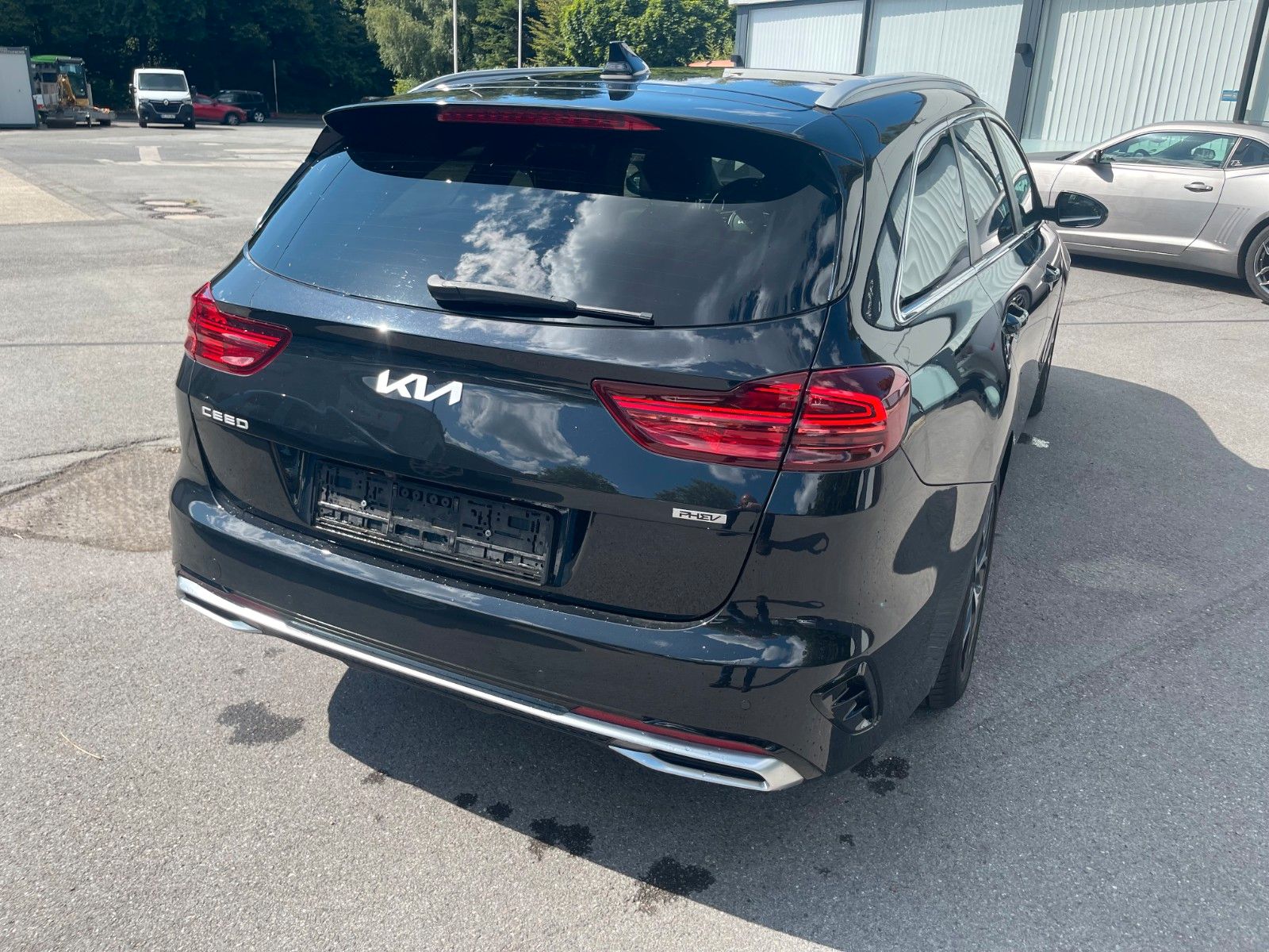 Kia Cee'd SW Platinum Plug-In - Samsaru's Car Outlet