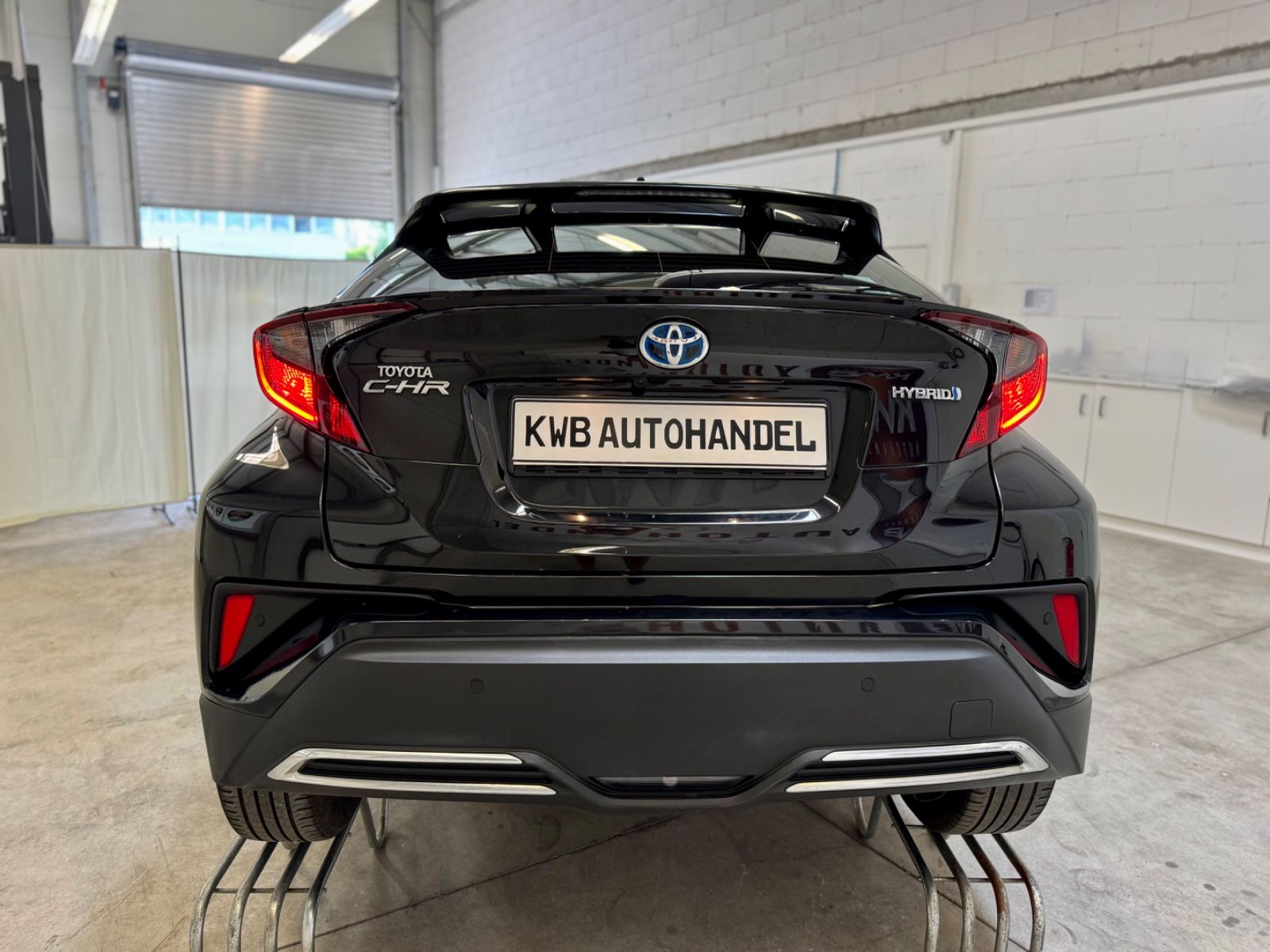 Toyota C-HR 2.0 Hybrid Business Edition - Samsaru's Car Outlet