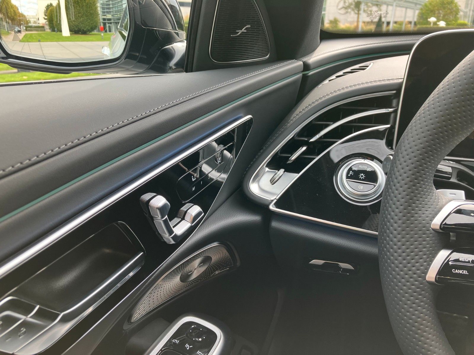 Mercedes-Benz E 400 e 4Matic AMG Line - Samsaru's Car Outlet