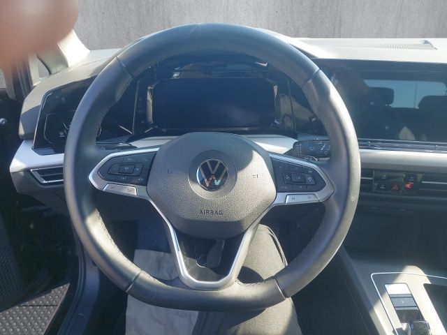 Volkswagen Golf VIII 1.5 eTSI Life - Samsaru's Car Outlet