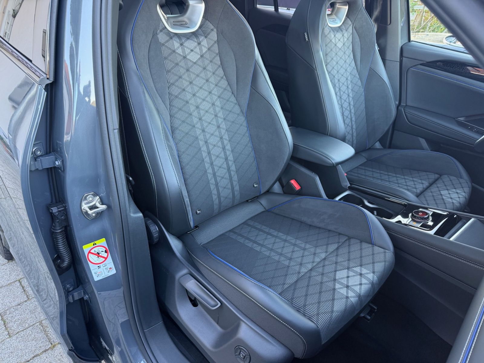 Volkswagen Tiguan 2.0 TSI DSG 4M R-Line»PANO»AHK»HuD»HK»20"