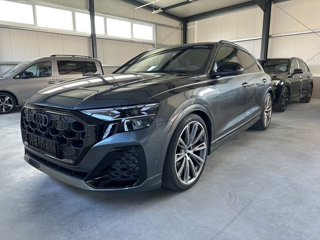 Audi Q8 SUV 55 TFSIe qu. S-line - Samsaru's Car Outlet
