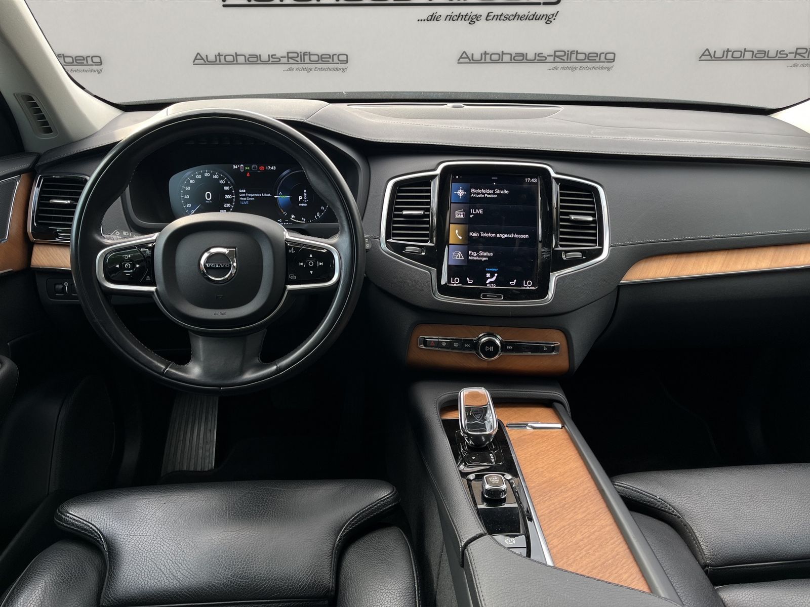 Volvo XC90 Plus Bright 8G Recharge Plug-In Hybrid AWD