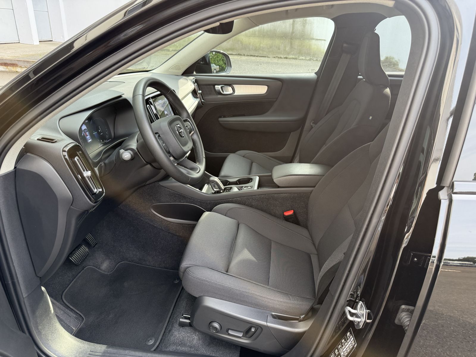 Volvo XC40 R Design Expression Recharge Plug-In Hybrid