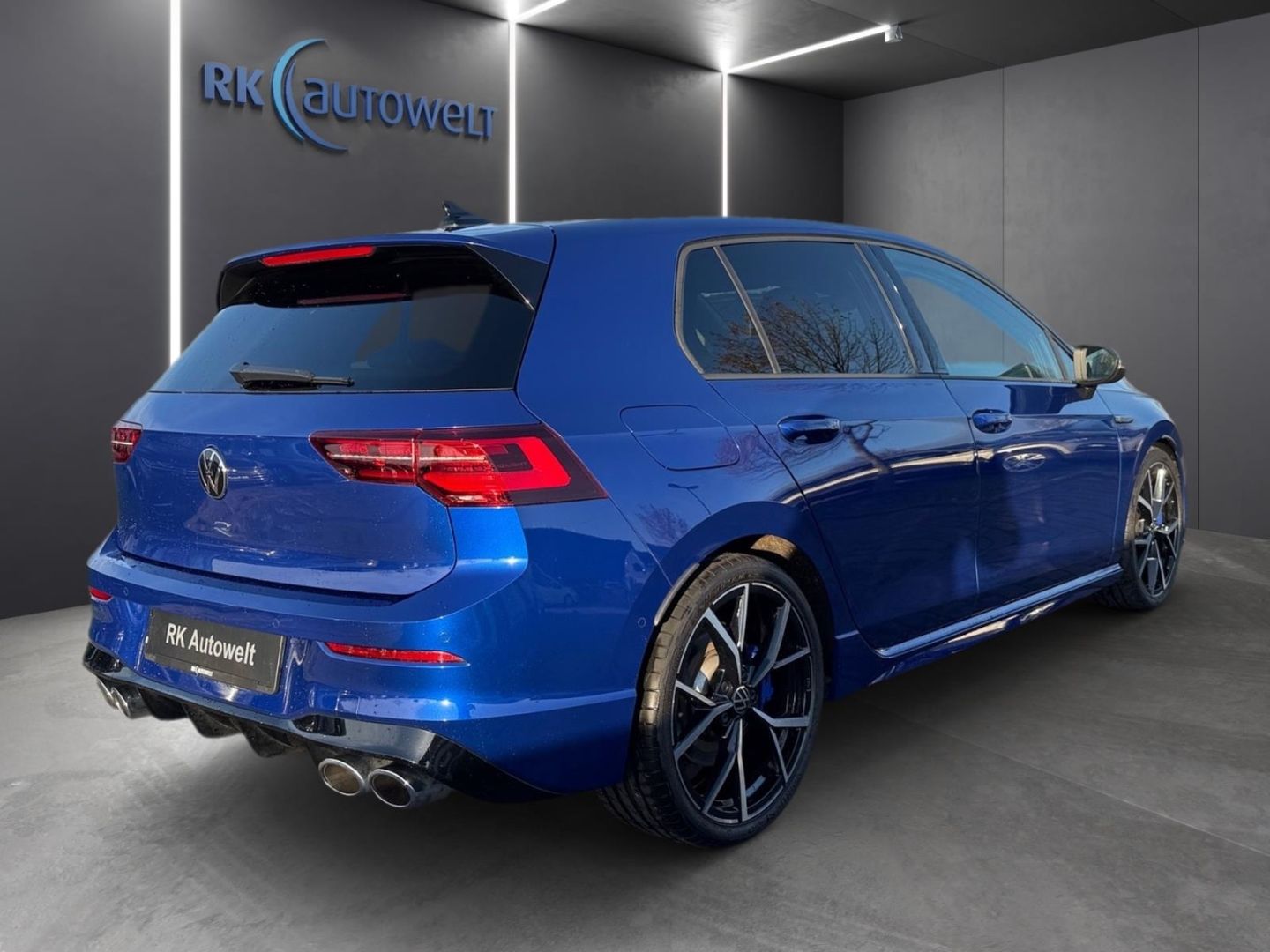 Volkswagen Golf VIII R 2.0 TSI 4Motion - Samsaru's Car Outlet