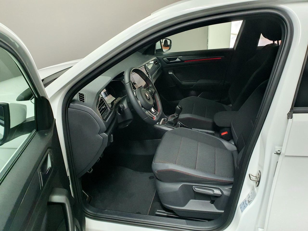Volkswagen T-Roc 1.5 TSI - Samsaru's Car Outlet