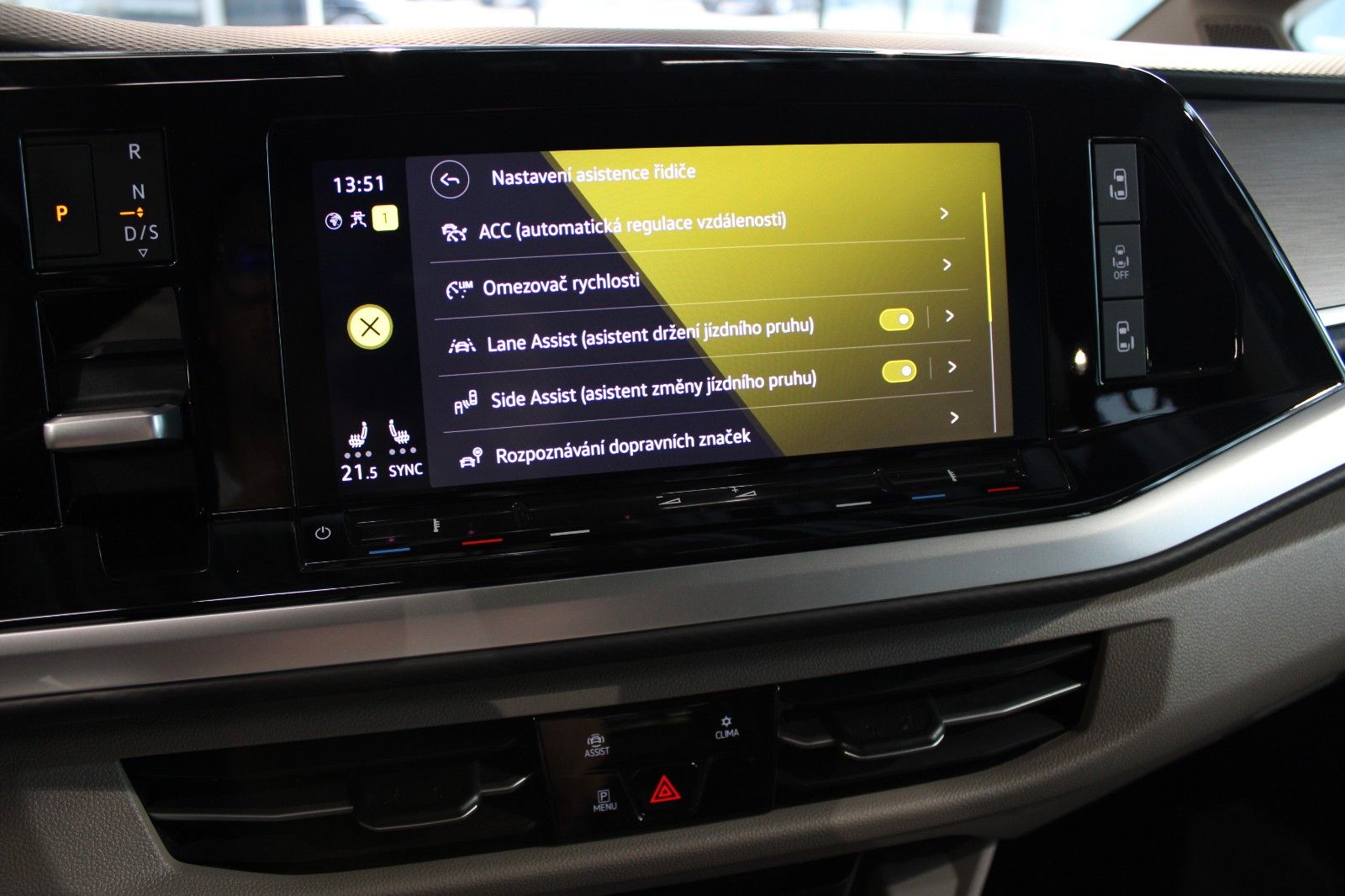 Volkswagen T7 Multivan Style - Samsaru's Car Outlet