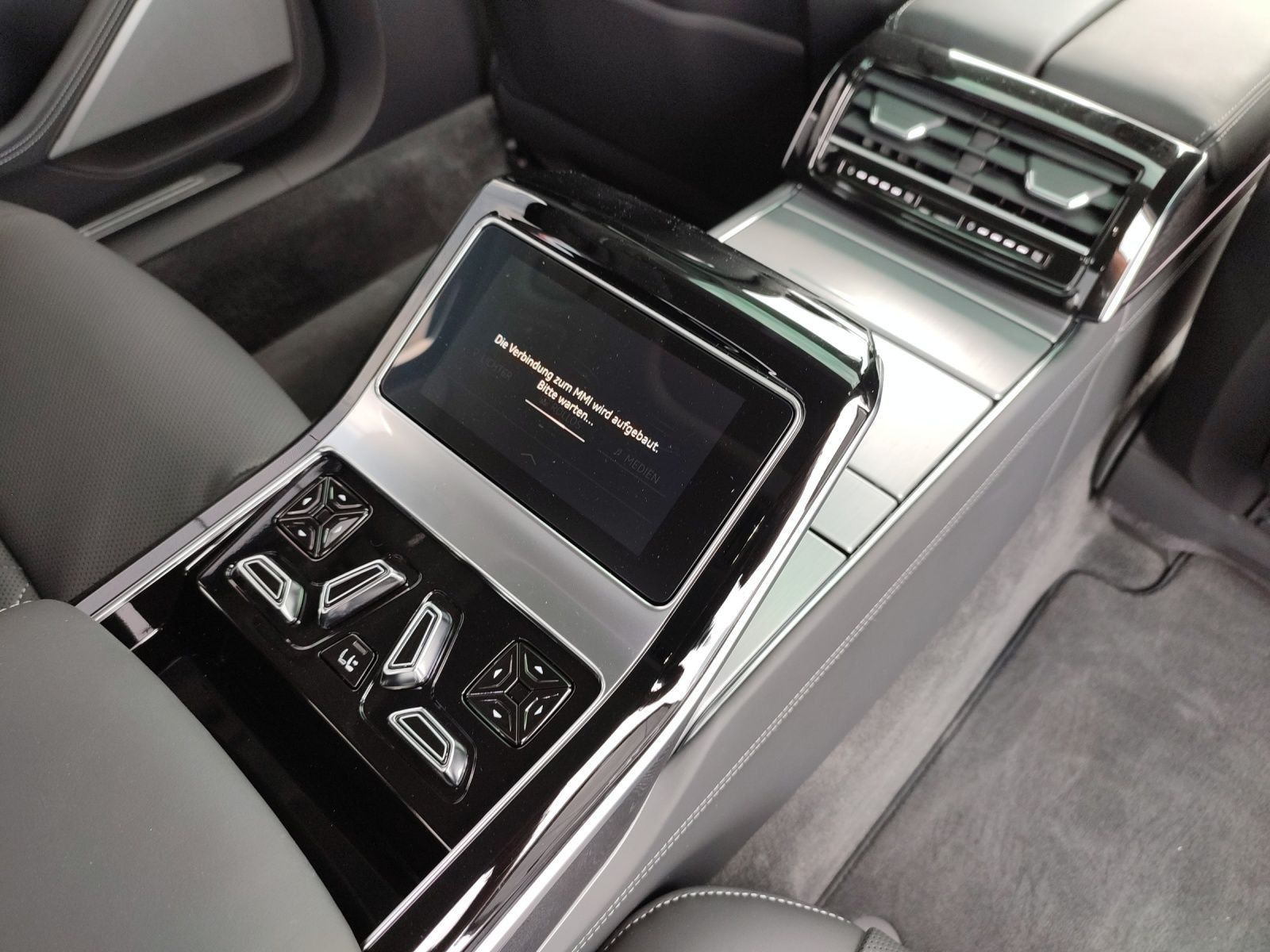 Audi A8 L 60 TFSI e quattro S line - Samsaru's Car Outlet