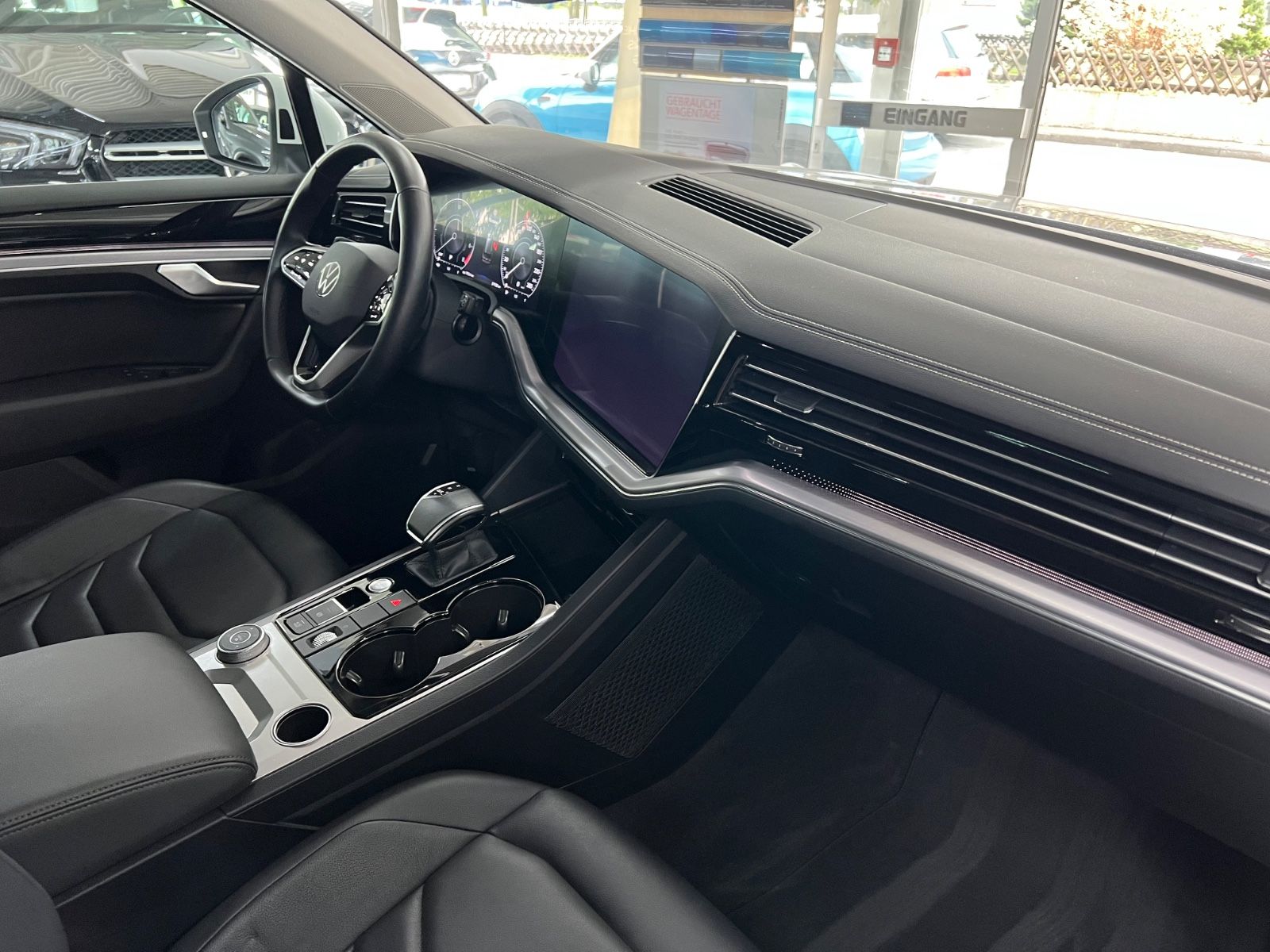 Volkswagen Touareg 3.0 TSI Elegance 4Motion eHybrid - Samsaru's Car Outlet