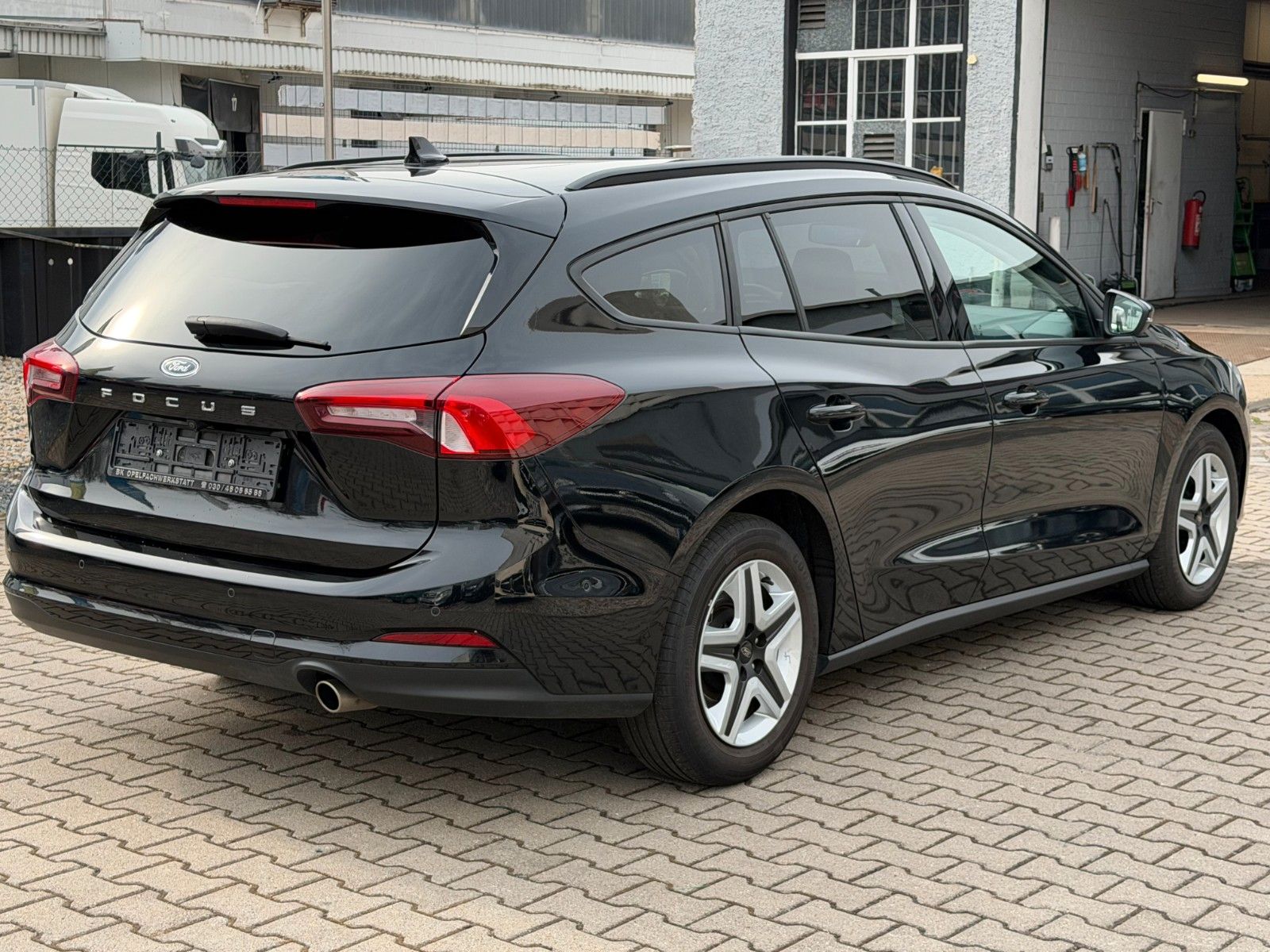 Ford Focus Turnier Cool & Connect*Autom*LED*AHK*Face