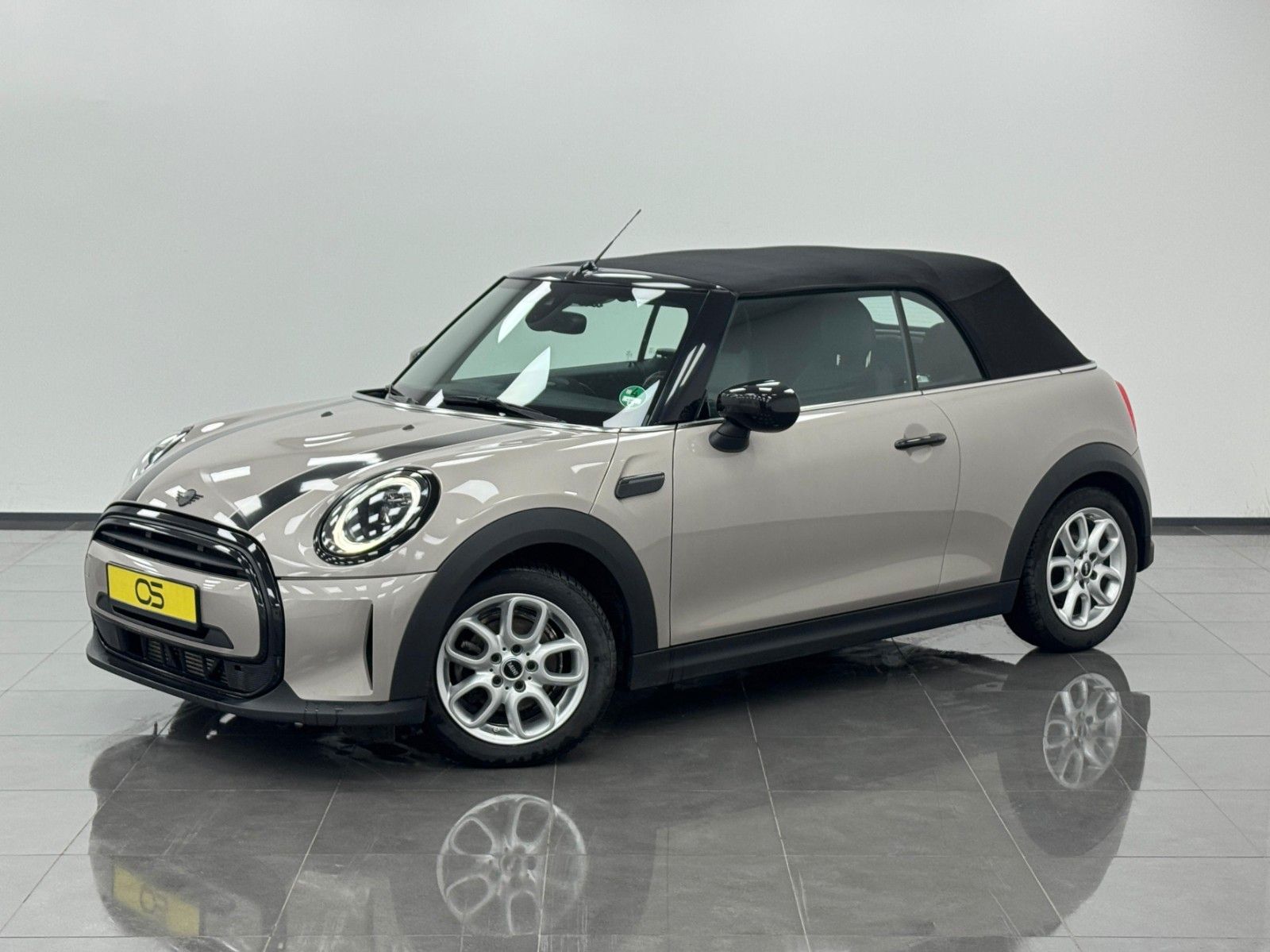 MINI Cabrio Cooper - Samsaru's Car Outlet