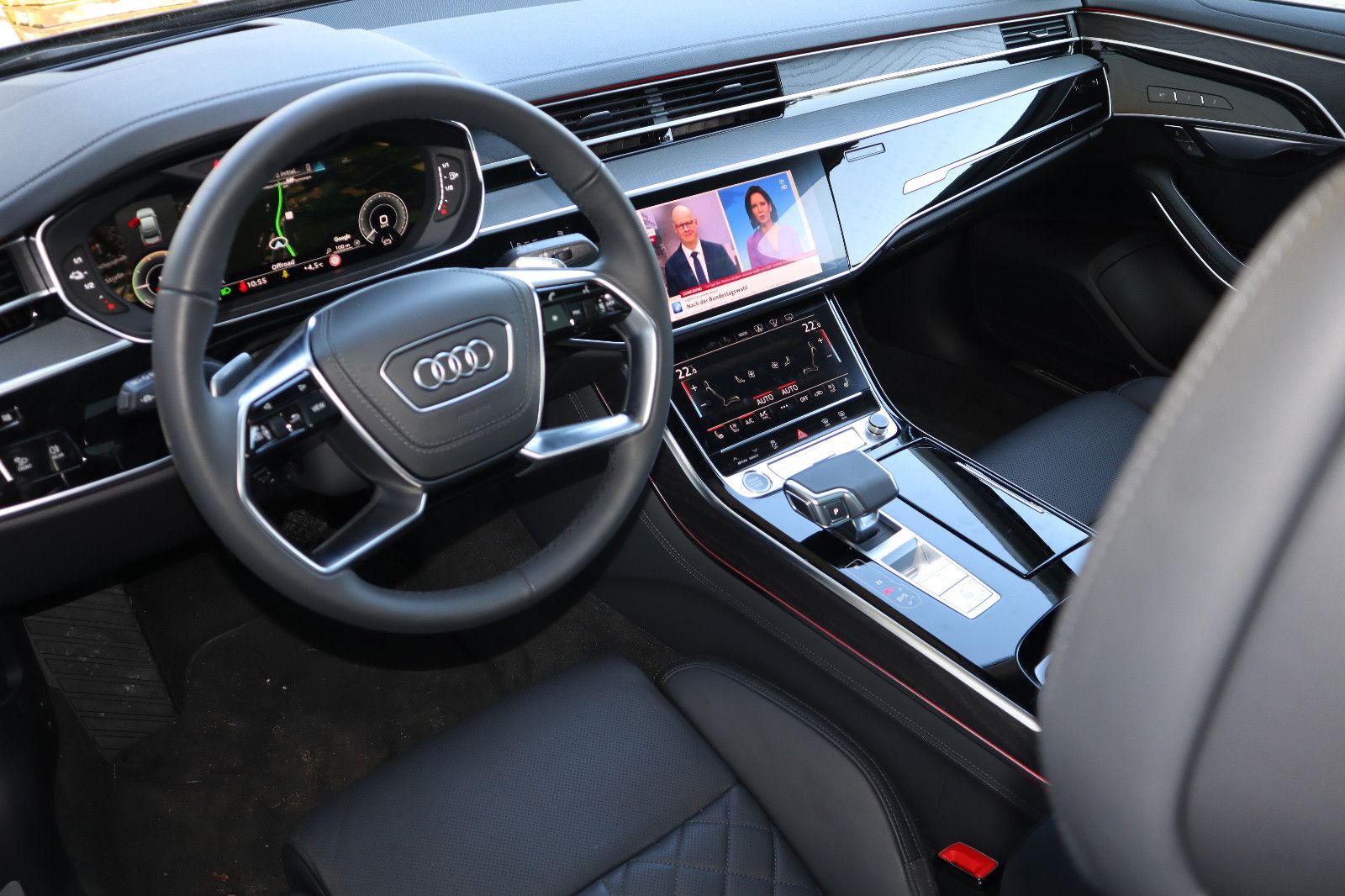 Audi A8L 60 TFSIe lang exclusive M.25/BLACK-P./S-LINE" → "Audi A8L 60 TFSIe lang exclusive S-LINE - Samsaru's Car Outlet