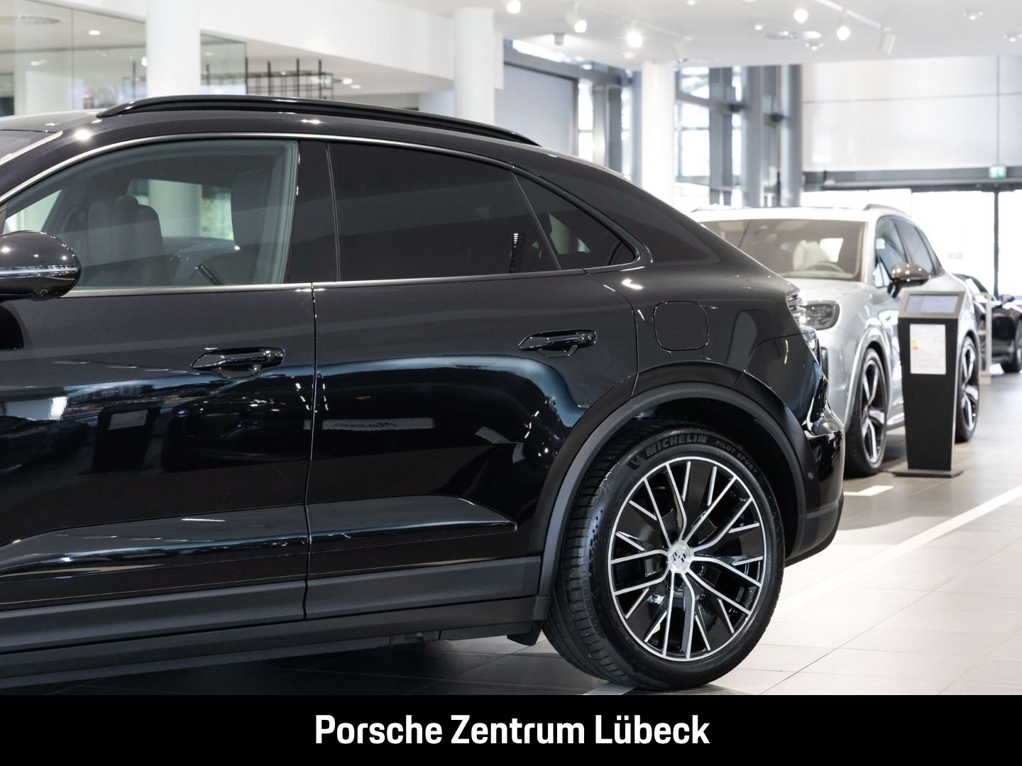 Porsche Macan - Samsaru's Car Outlet