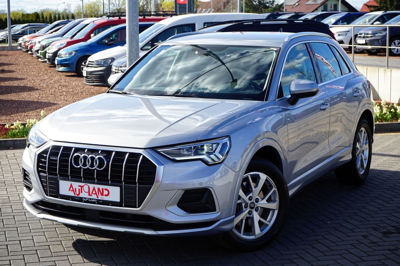 Audi Q3 40 TFSI qu. advanced - Samsaru's Car Outlet