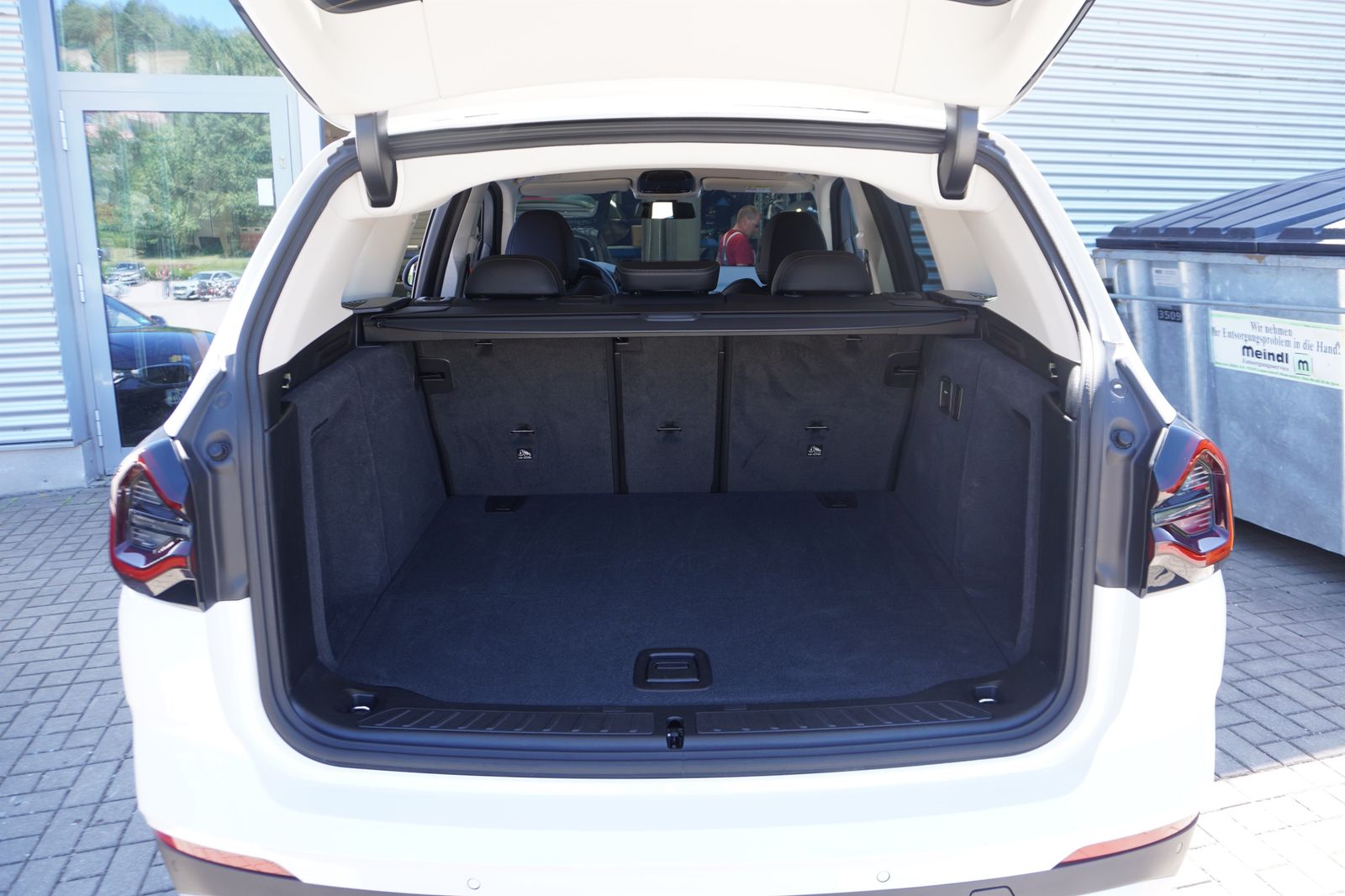 BMW X3 xDrive20i - Samsaru's Car Outlet