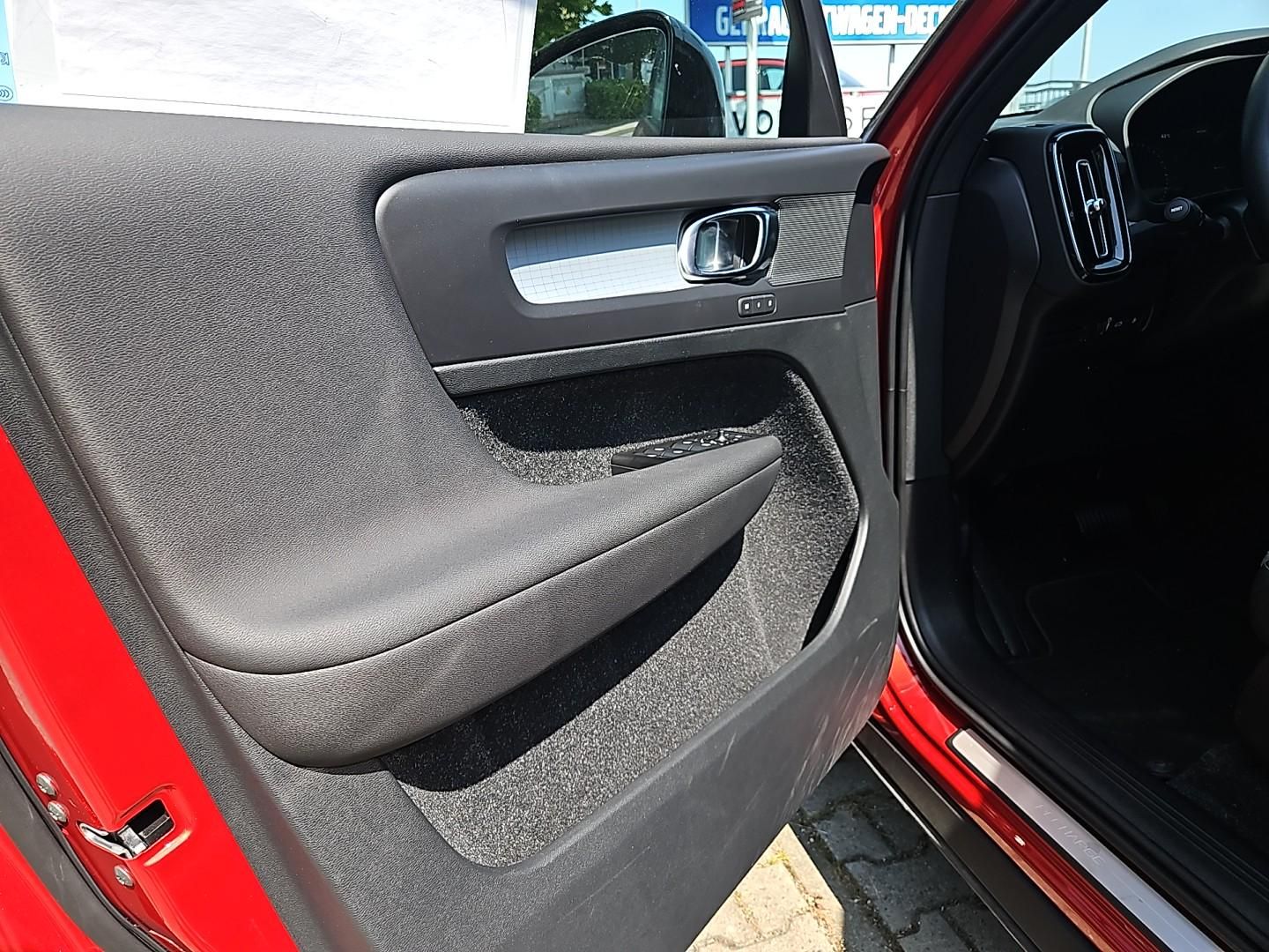 Volvo XC40 T5 R-Design Expression Plug-In