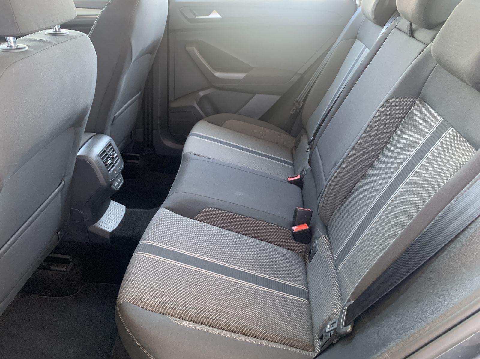 Volkswagen T-Roc 2.0 TDI Style - Samsaru's Car Outlet