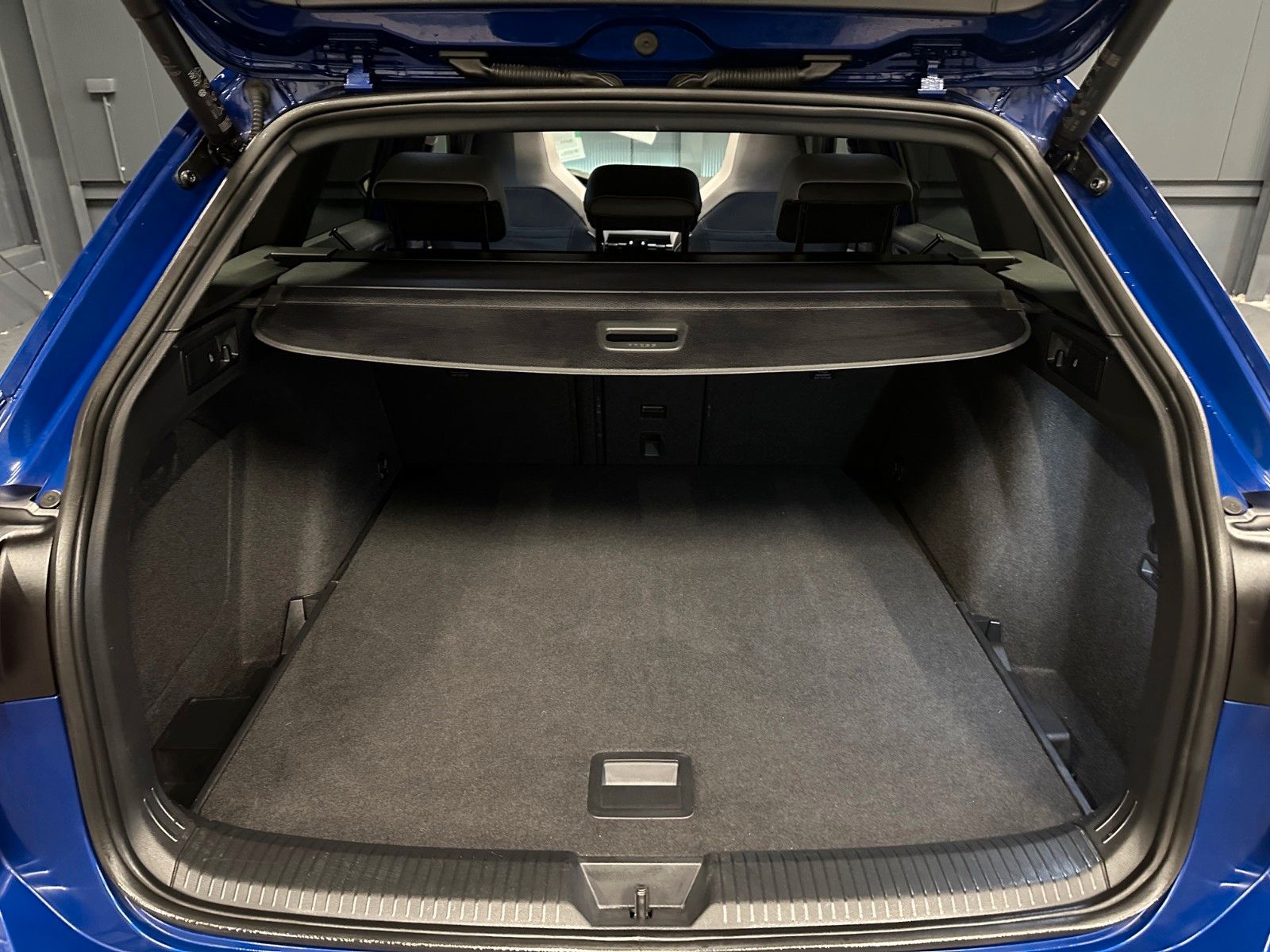 Volkswagen Golf Variant R-Line 4Motion*PANORAMA*AHK*Standhz