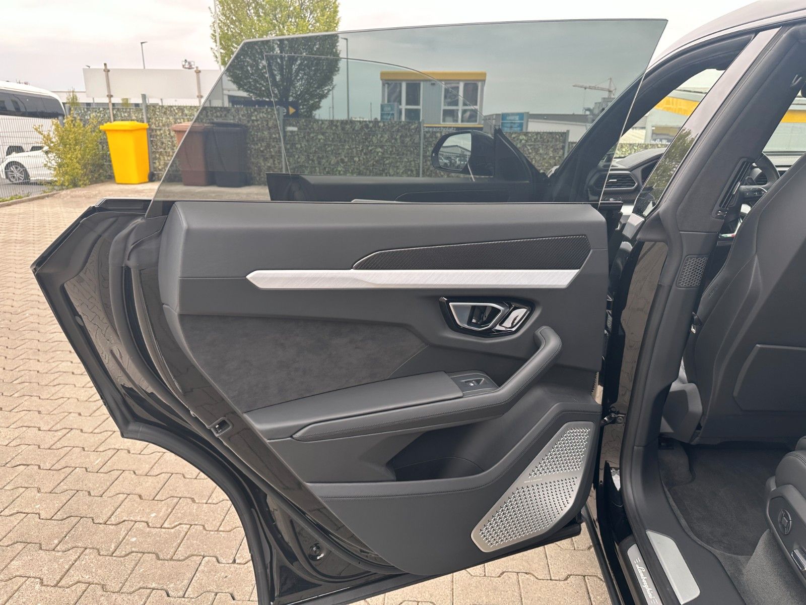 Lamborghini Urus 4.0 V8 - Samsaru's Car Outlet