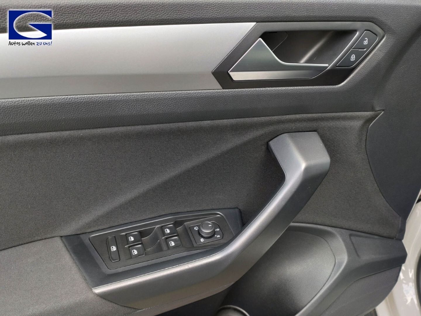 Volkswagen T-Roc 1.5 TSI Life DSG - Samsaru's Car Outlet