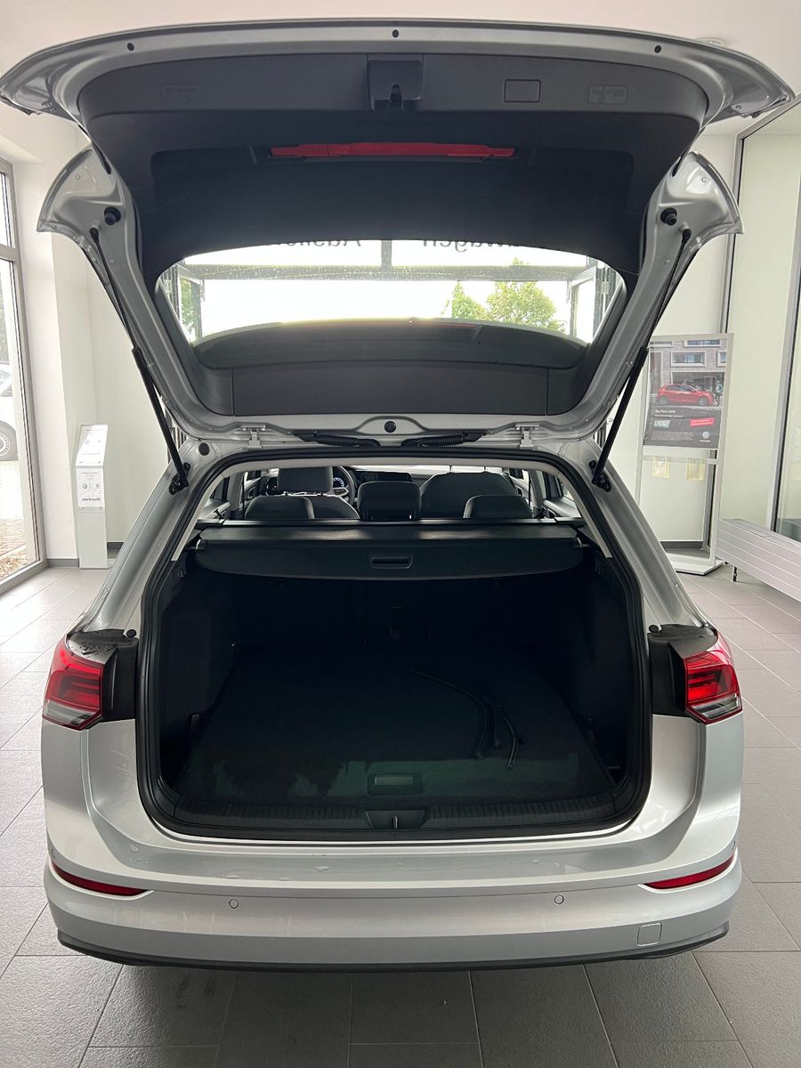 Volkswagen Golf VIII Variant Life 1.5 TSI - Samsaru's Car Outlet