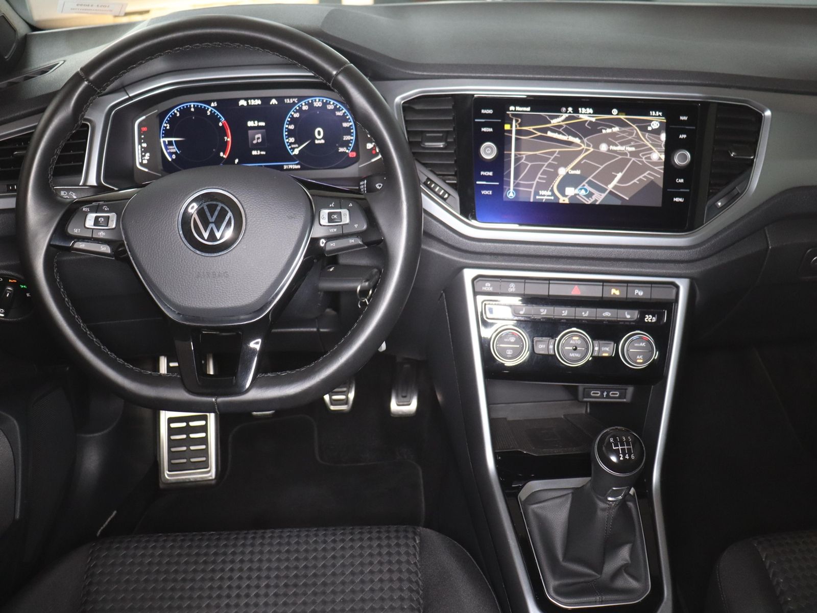Volkswagen T-Roc 1.0 TSI - Samsaru's Car Outlet