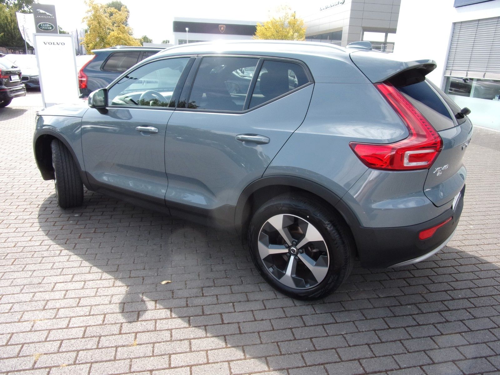 Volvo XC 40 B3 Core 2WD - Samsaru's Car Outlet