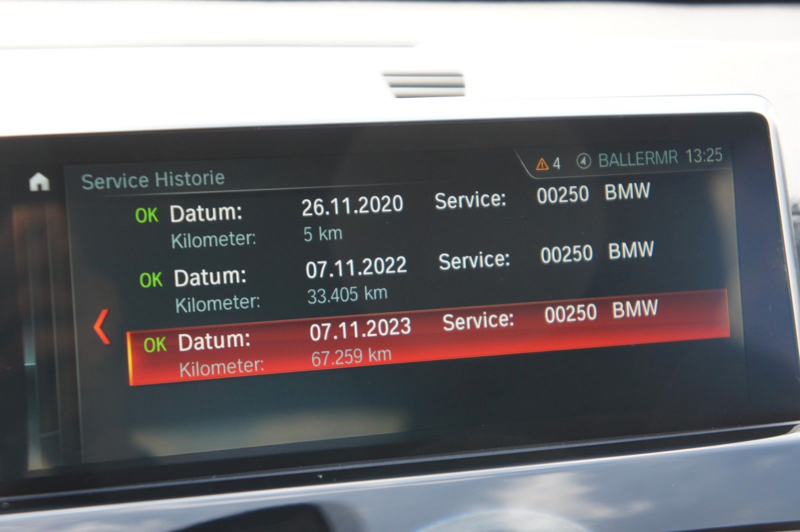 BMW X1 xDrive 25e xLine - Samsaru's Car Outlet