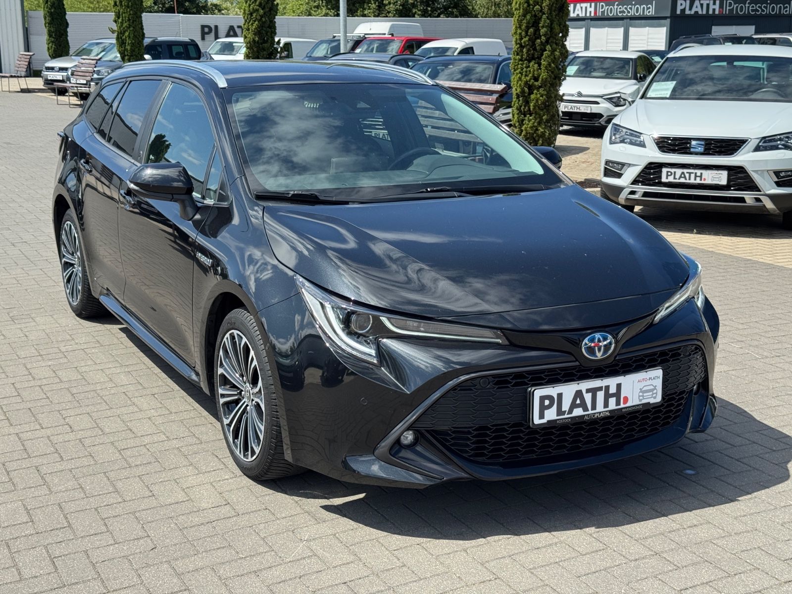 Toyota Corolla Touring Sports Hybrid Team - Samsaru's Car Outlet