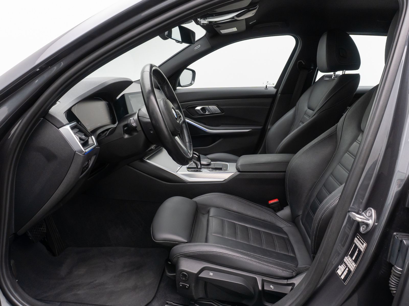 BMW 320i Sport Line - Samsaru's Car Outlet