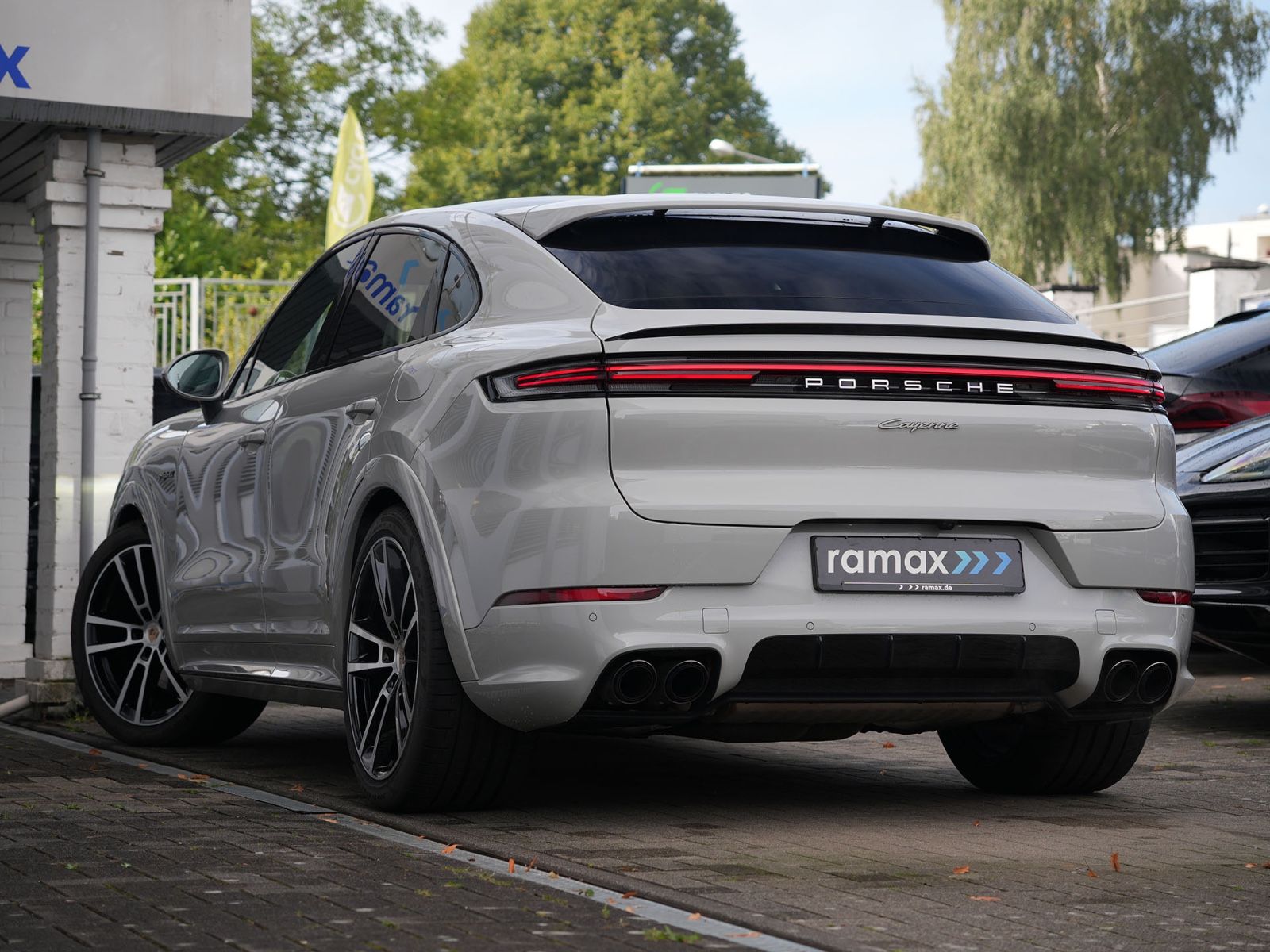 Porsche E-Hybrid Coupé SPORTDESIGNPAKET-ACC-MASSAGE-VOLL