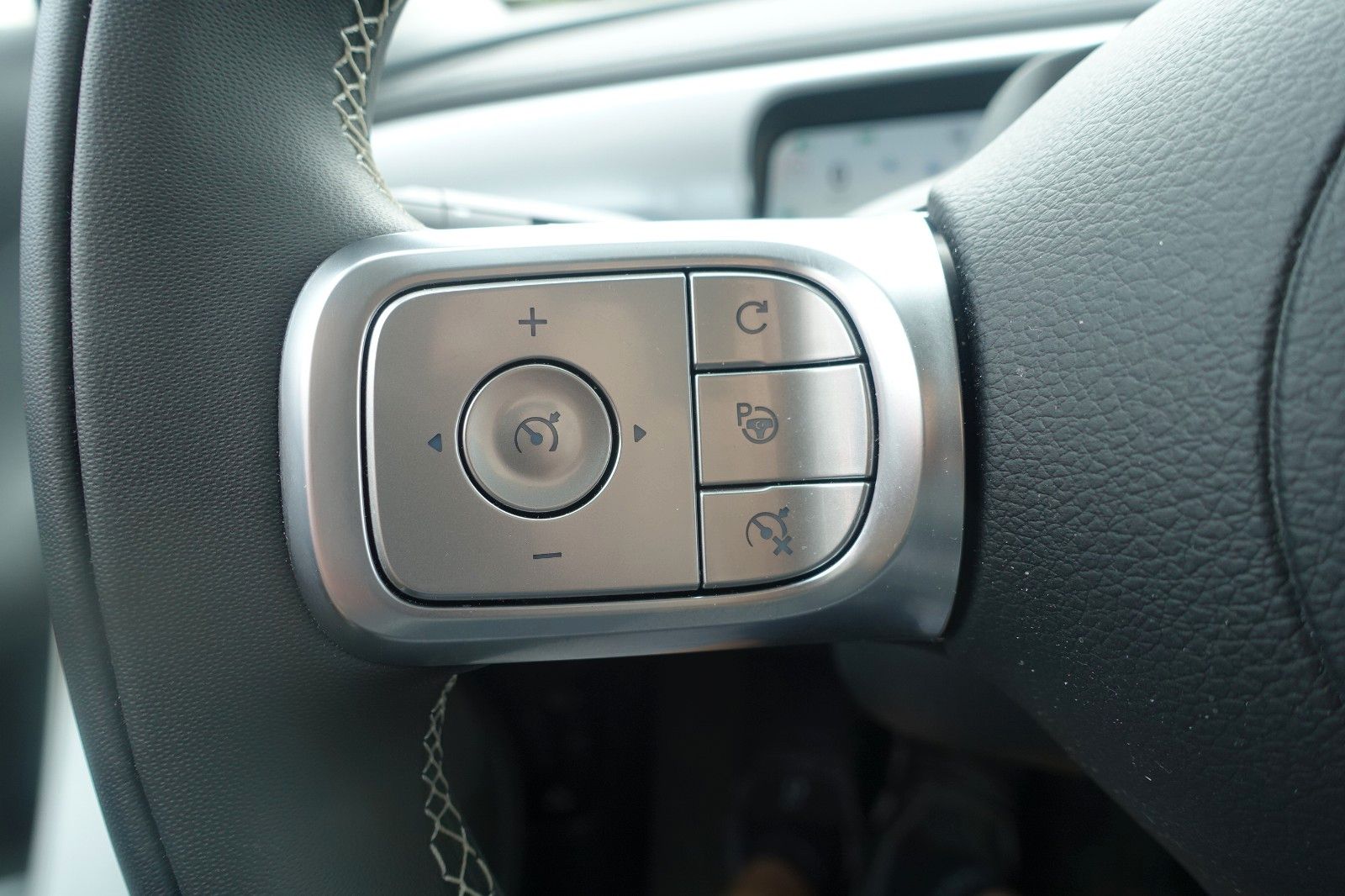 Smart #1 Pulse 271kW 66kWh EXP € 24990.--