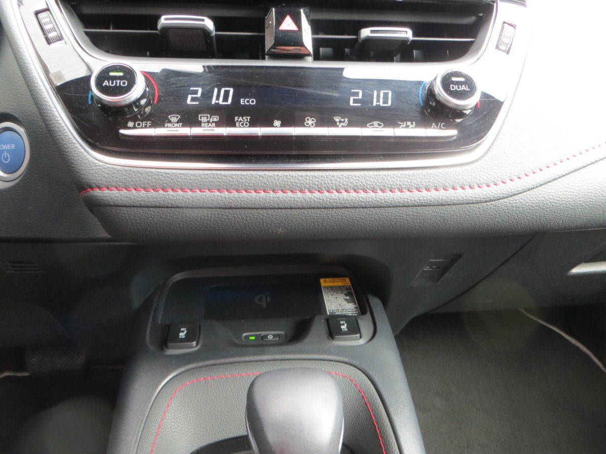 Toyota Corolla 2.0 Hybrid Lounge - Samsaru's Car Outlet