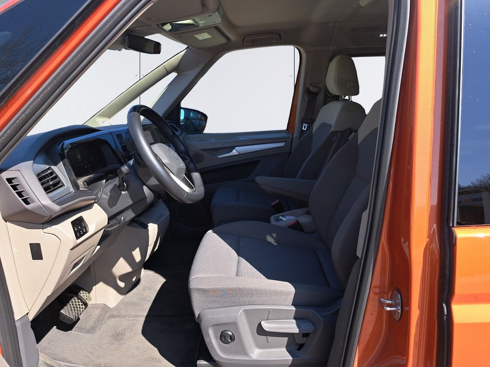 Volkswagen T7 Multivan 1.4 TSI eHybrid - Samsaru's Car Outlet
