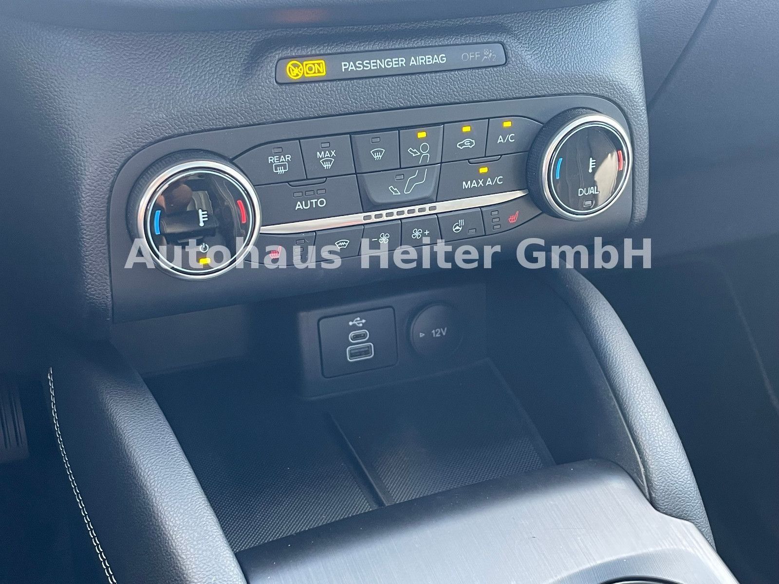 Ford Kuga FHEV Allrad Vignale - Samsaru's Car Outlet