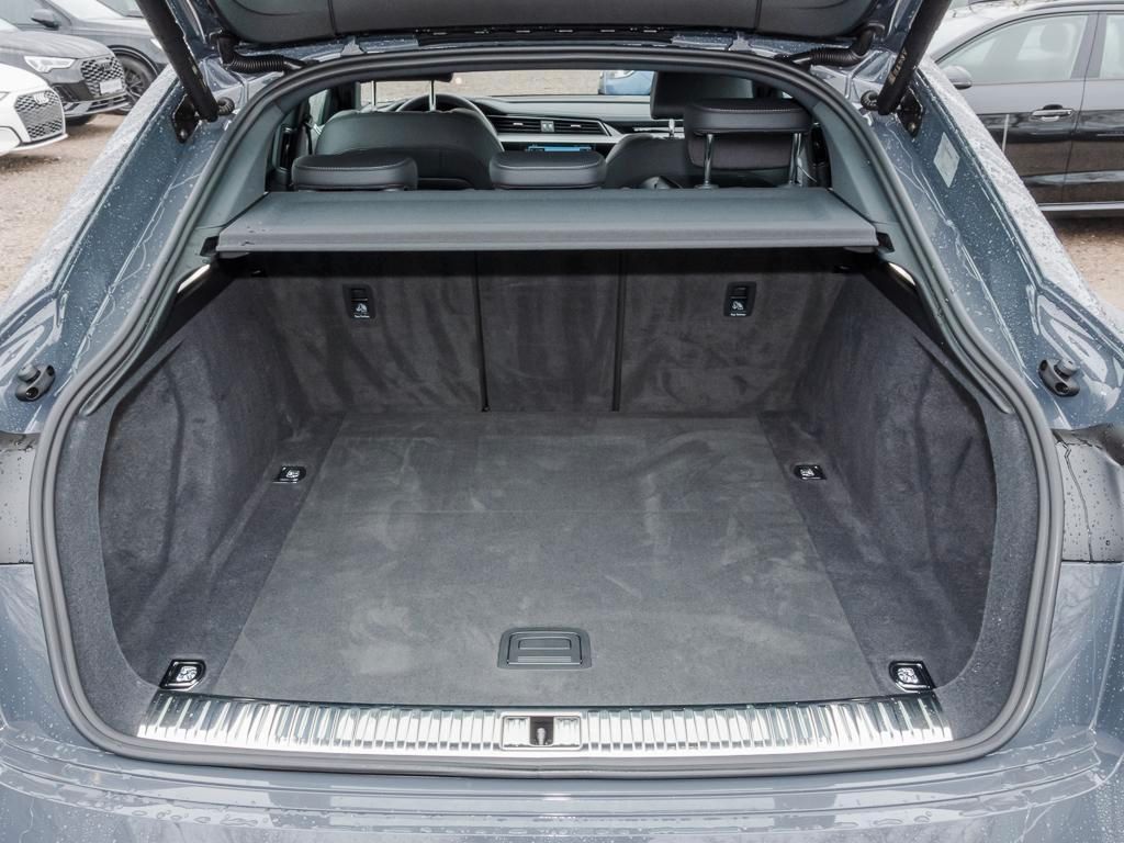 Audi Q8 Sportback 55 e-tron S line - Samsaru's Car Outlet