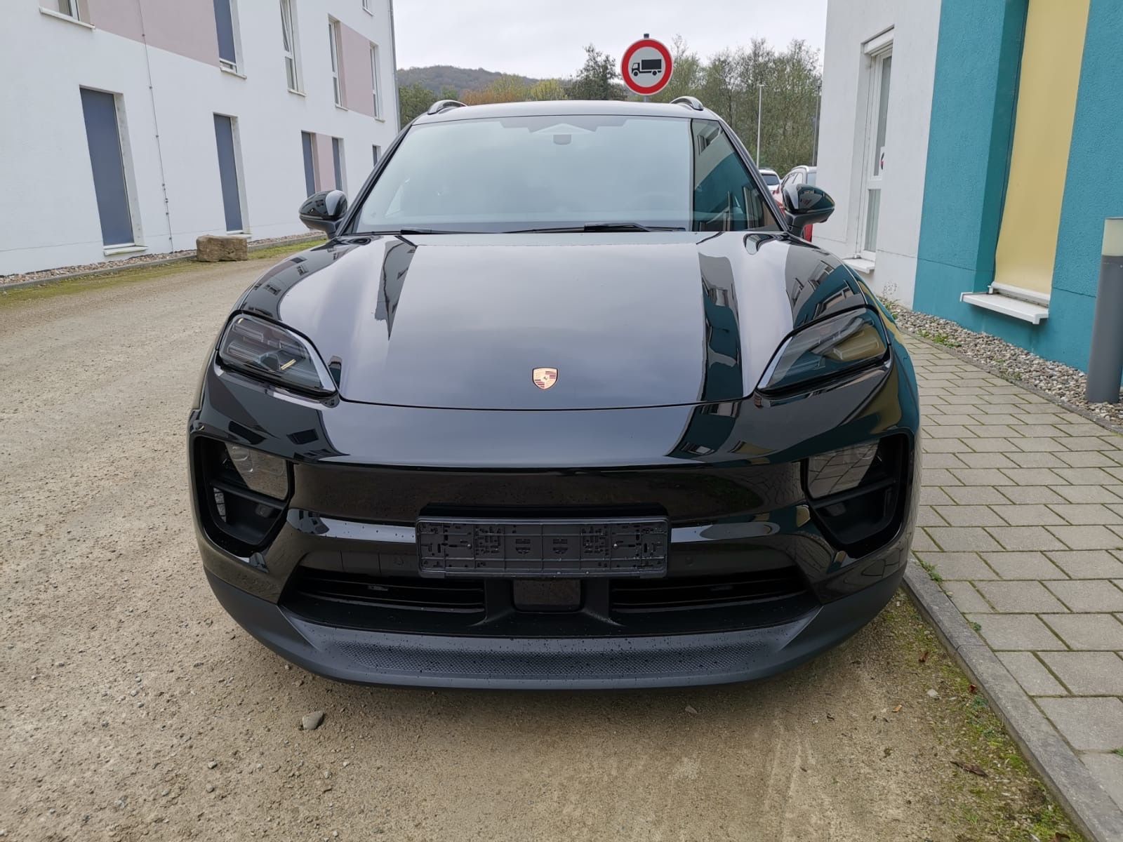 Porsche Macan - Samsaru's Car Outlet