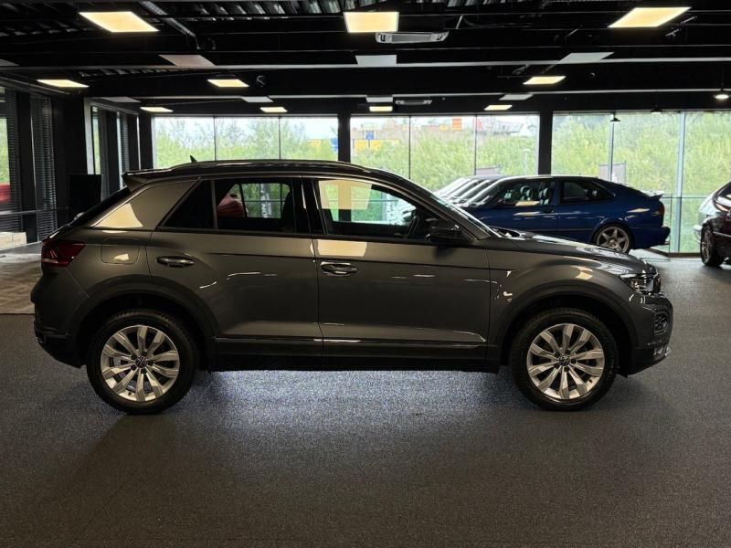 Volkswagen T-Roc 1.5 TSI SPORT - Samsaru's Car Outlet
