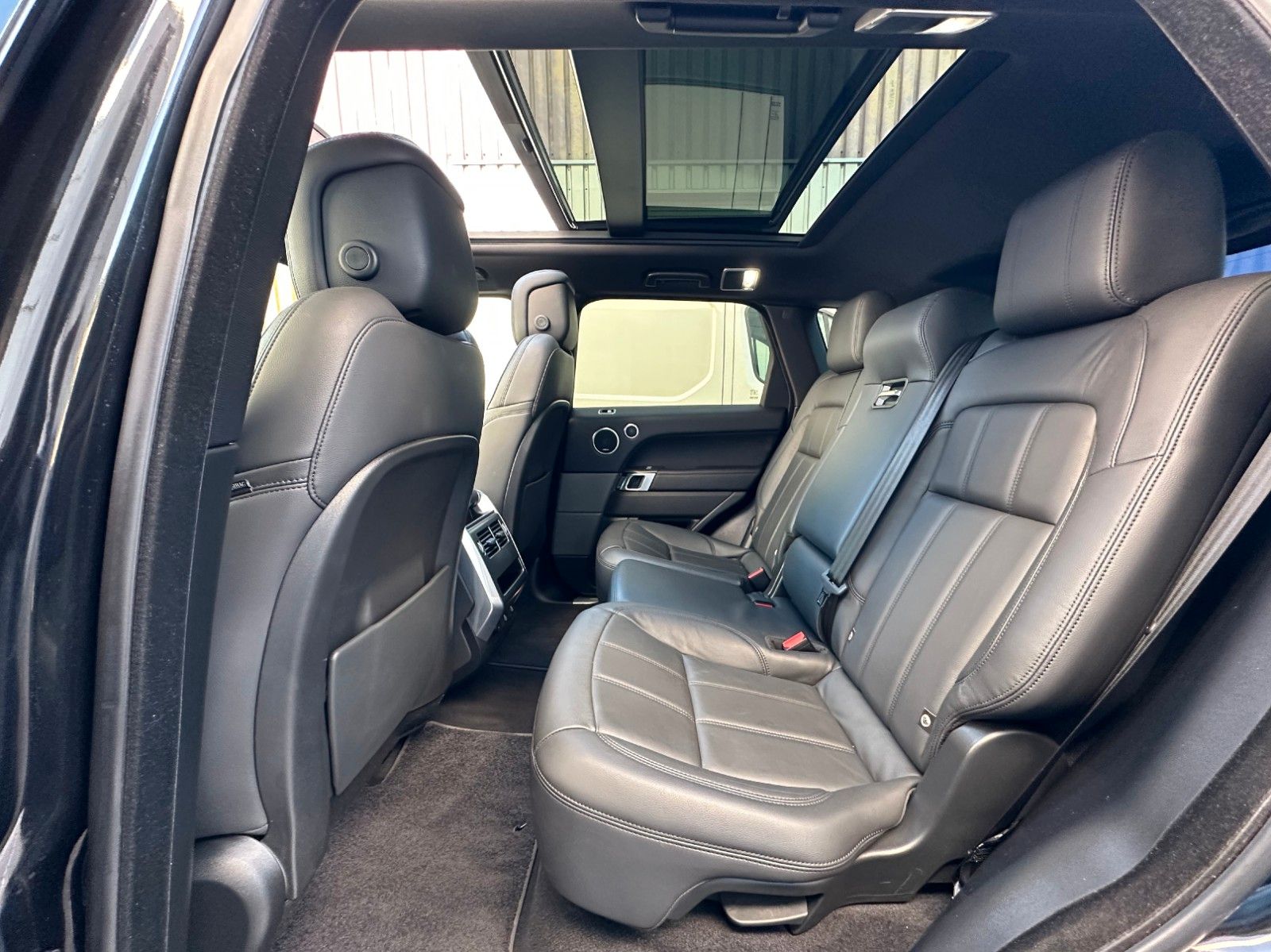 Range Rover Sport SE - Samsaru's Car Outlet