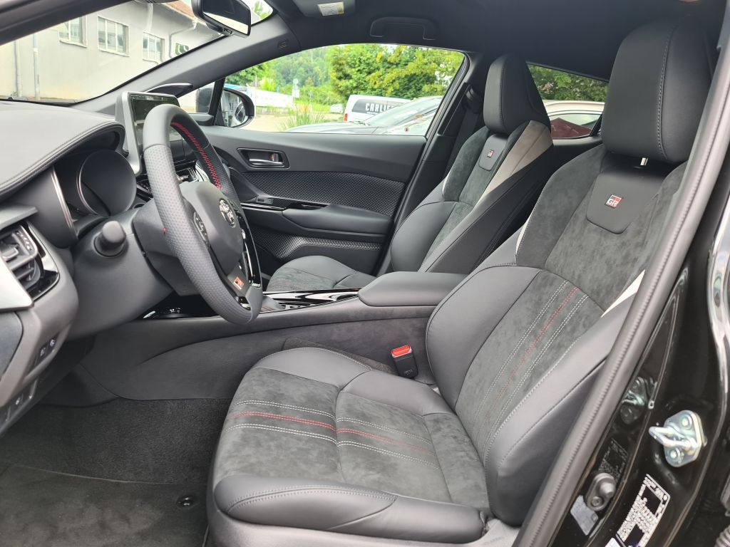 Toyota C-HR 2.0 Hybrid GR Sport Black - Samsaru's Car Outlet