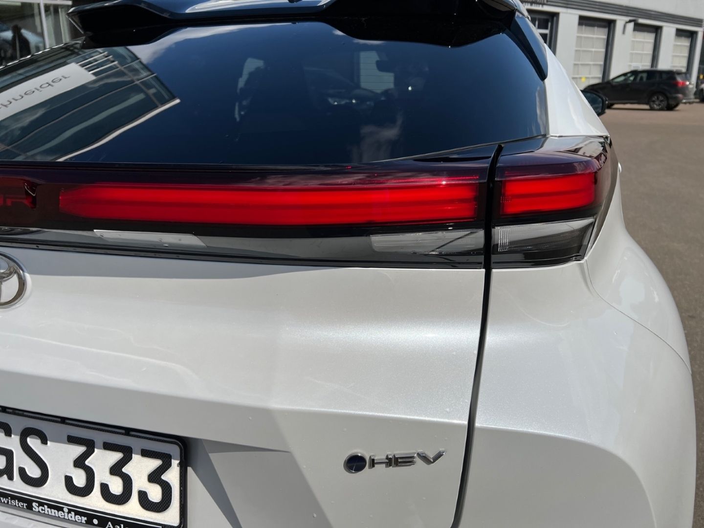 Toyota C-HR 1.8l Hybrid - Samsaru's Car Outlet