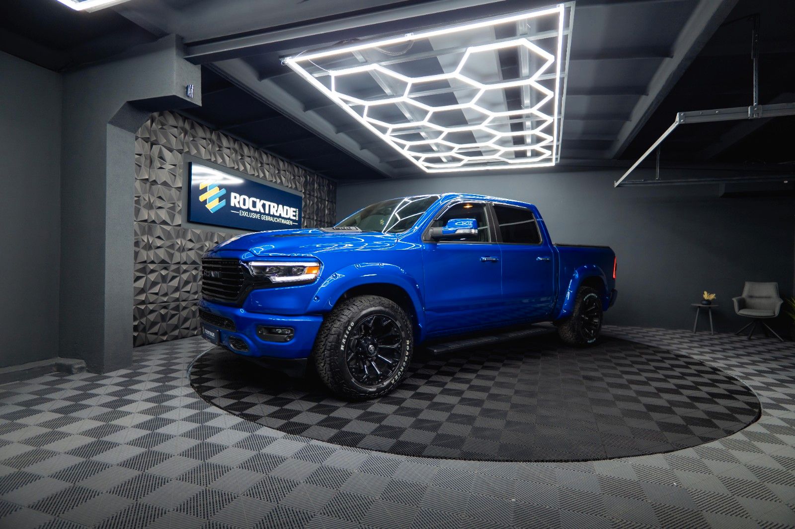 Dodge RAM 5.7 V8 HEMI 4x4 OFFROAD Night Limited 19%