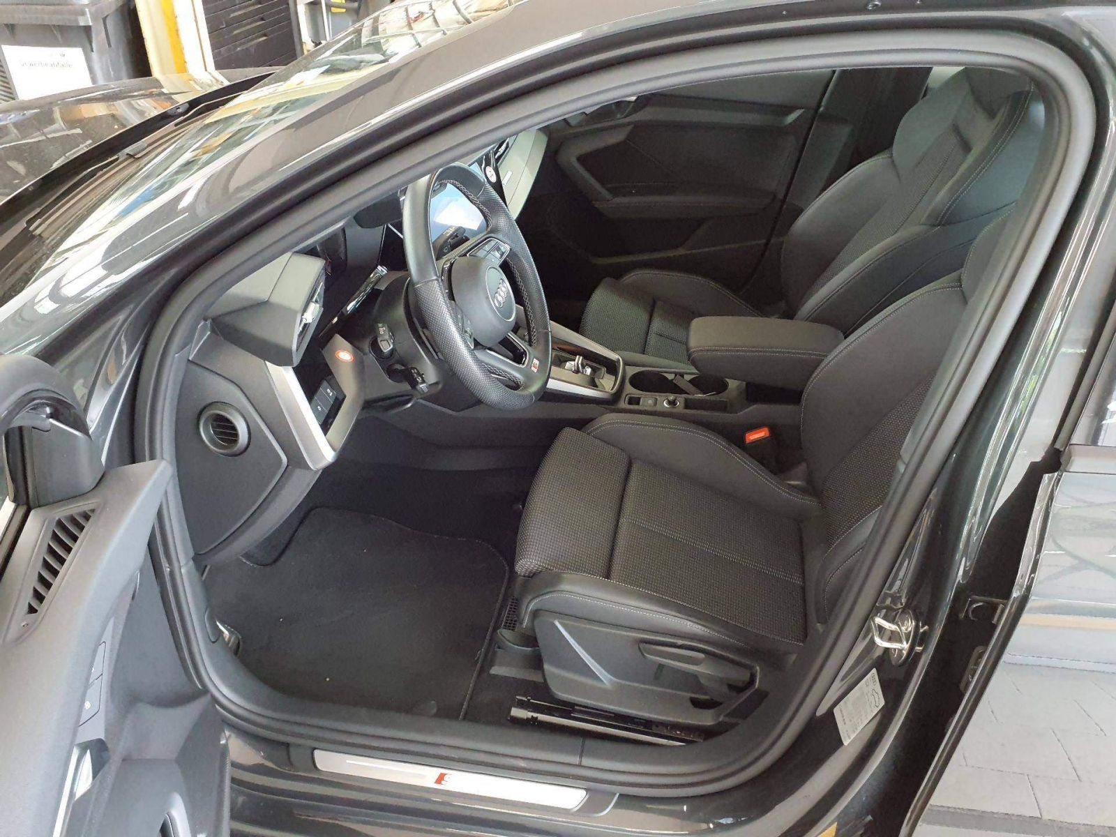 Audi A3 Sportback 30 TFSI LED Navi PDC+ Teilleder