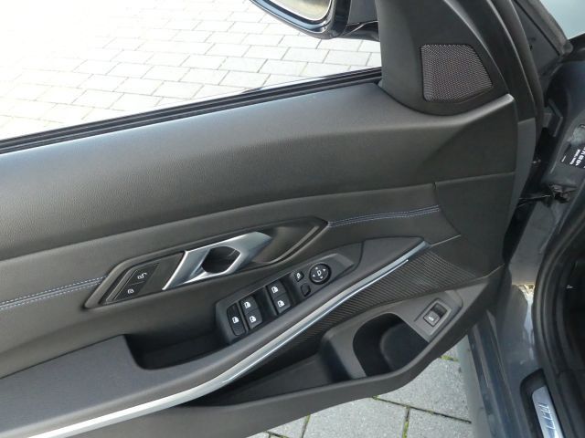 BMW 330 ixDrive Tour M Sportp. Indiv.ACC°Ad.LED*AHK°
